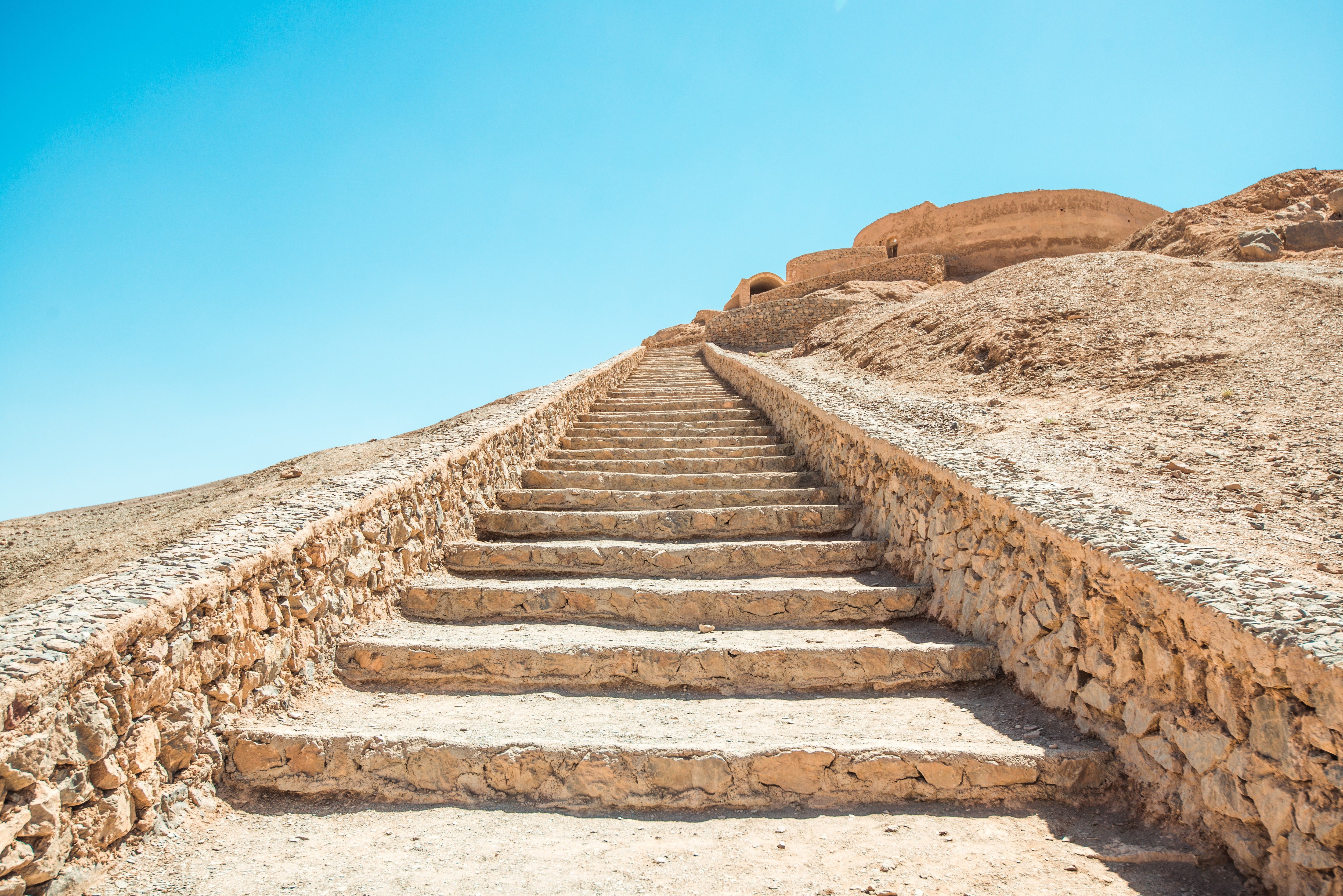 Дороги древнего египта. Длинная лестница. Древняя лестница. Античные ступени. Лестница в храм.